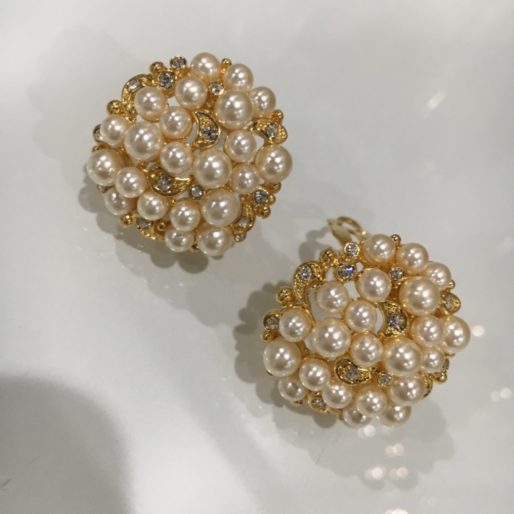 Pearl and gold clip earings